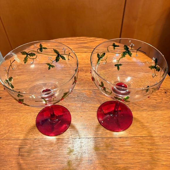 Holiday Festive Coupe Champagne Glasses with Holly - Picture 5 of 6